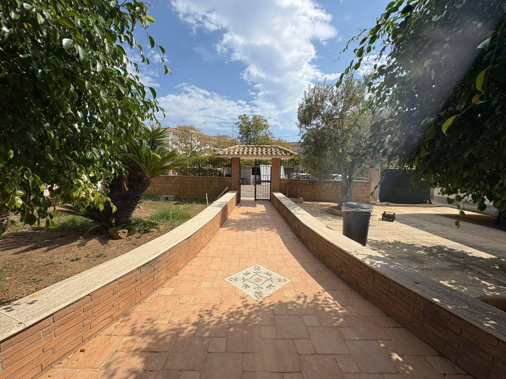 Villa a Siracusa in Via Canonico Nunzio Agnello - Foto 3