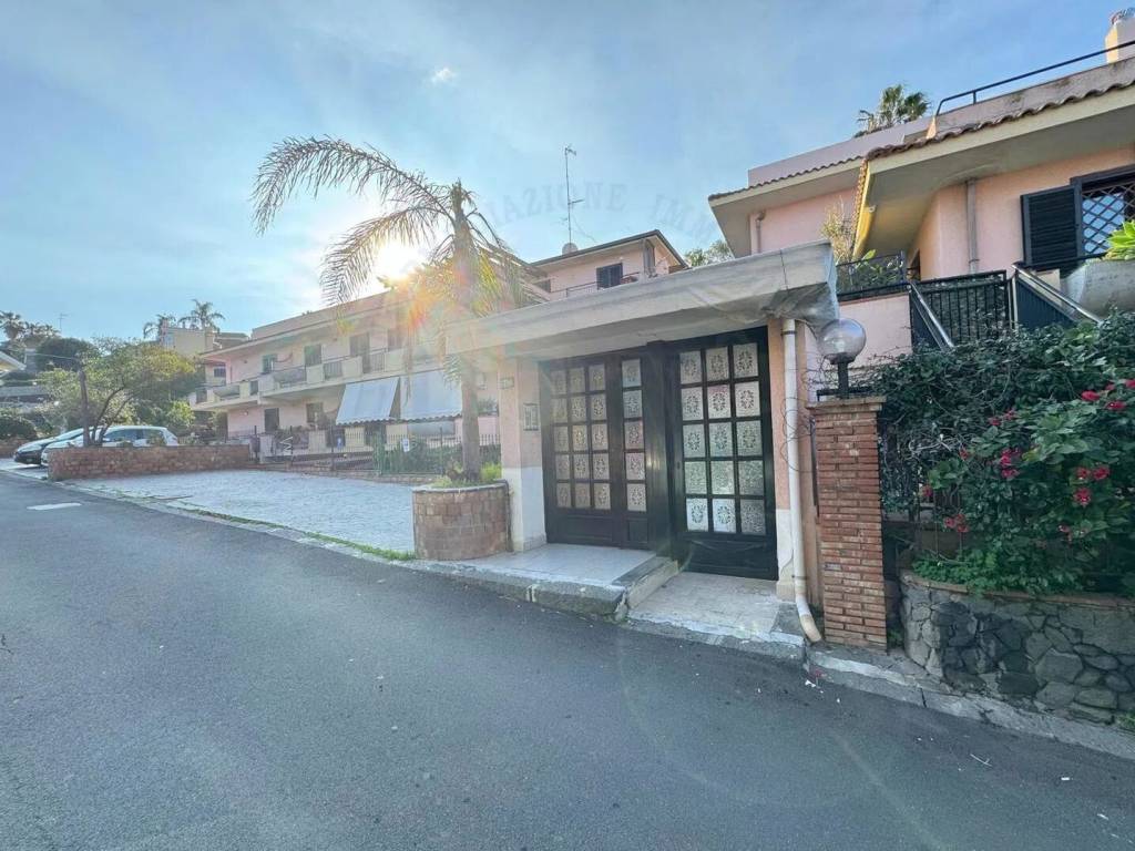 Appartamento a Aci castello in Via Litteri - Foto 2