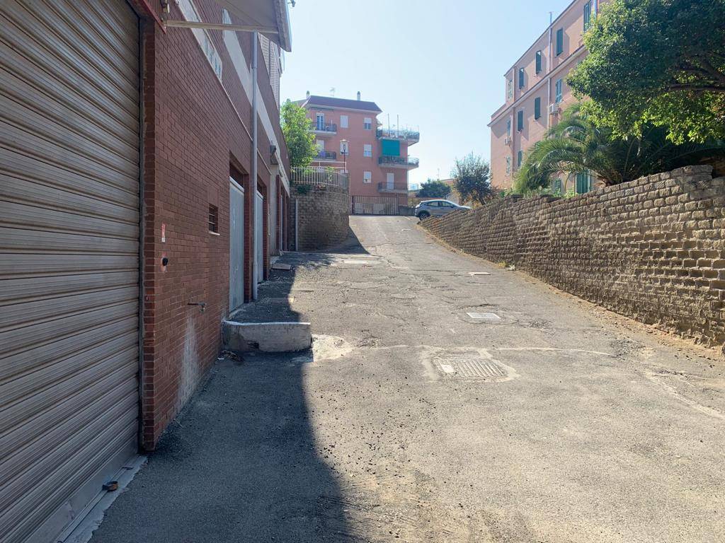 Box / garage a Roma in Via degli Scaligeri - Foto 3