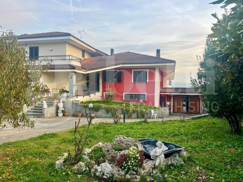 Casa indipendente a Santa vittoria d'alba in Via Vers Pont du Gard - Foto 2