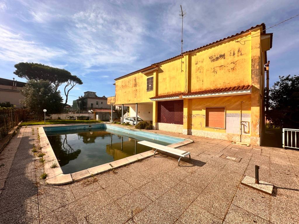 Villa a Castel volturno in Viale Fiume Secchia - Foto 2