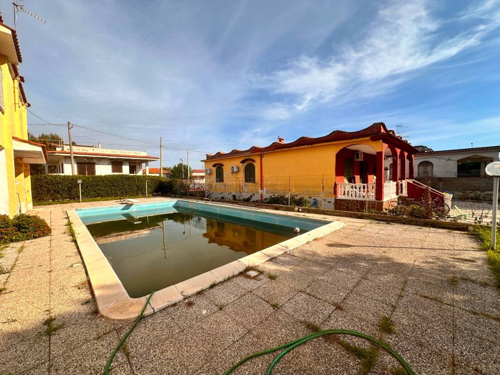 Villa a Castel volturno in Viale Fiume Secchia - Foto 3