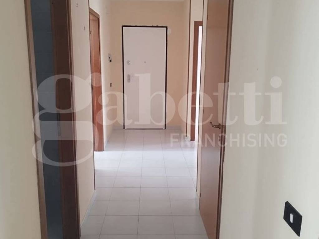 Appartamento a Taranto in PIAZZA SANDRO PERTINI , 11 - Foto 2