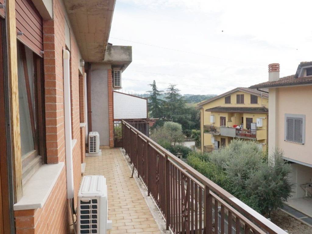 Appartamento a Fara in sabina in Via Carlo Alberto Dalla Chiesa - Foto 5