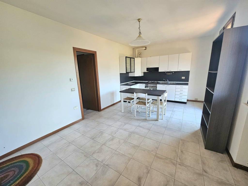 Appartamento a Monvalle in Via 25 Aprile, 34 - Foto 2