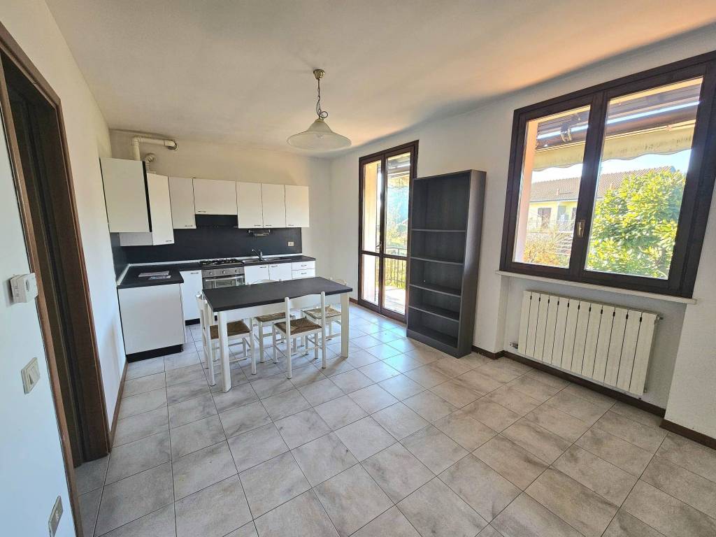 Appartamento a Monvalle in Via 25 Aprile, 34 - Foto 4