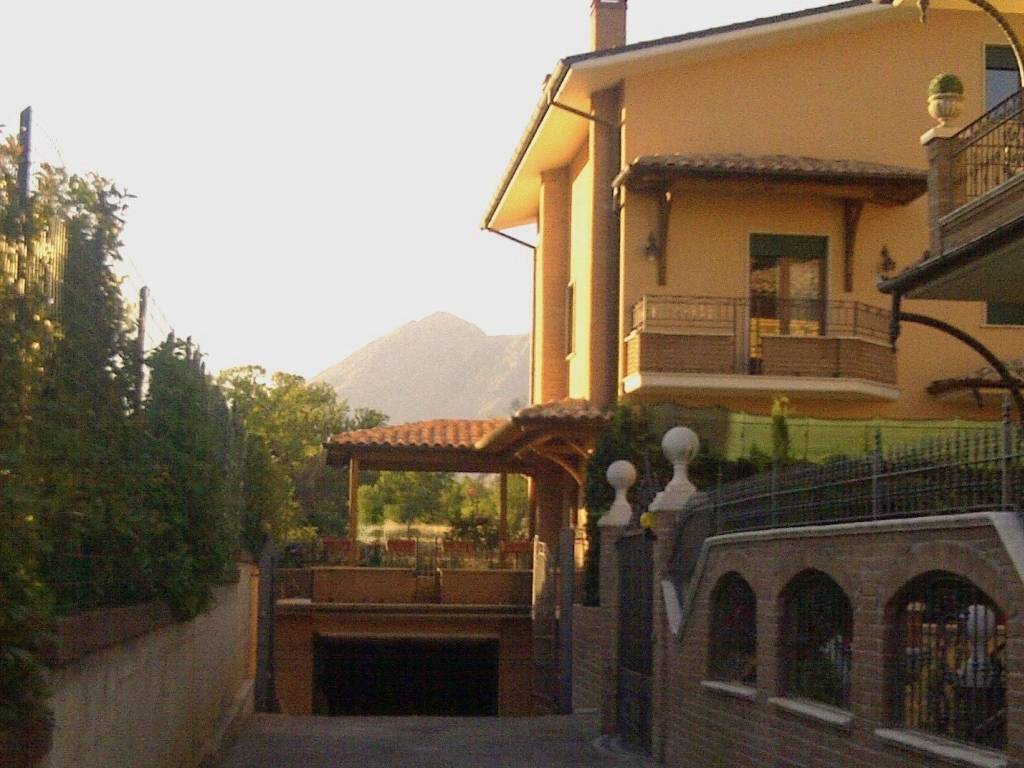 Villa a Avezzano in Via Giovanni XXIII - Foto 3