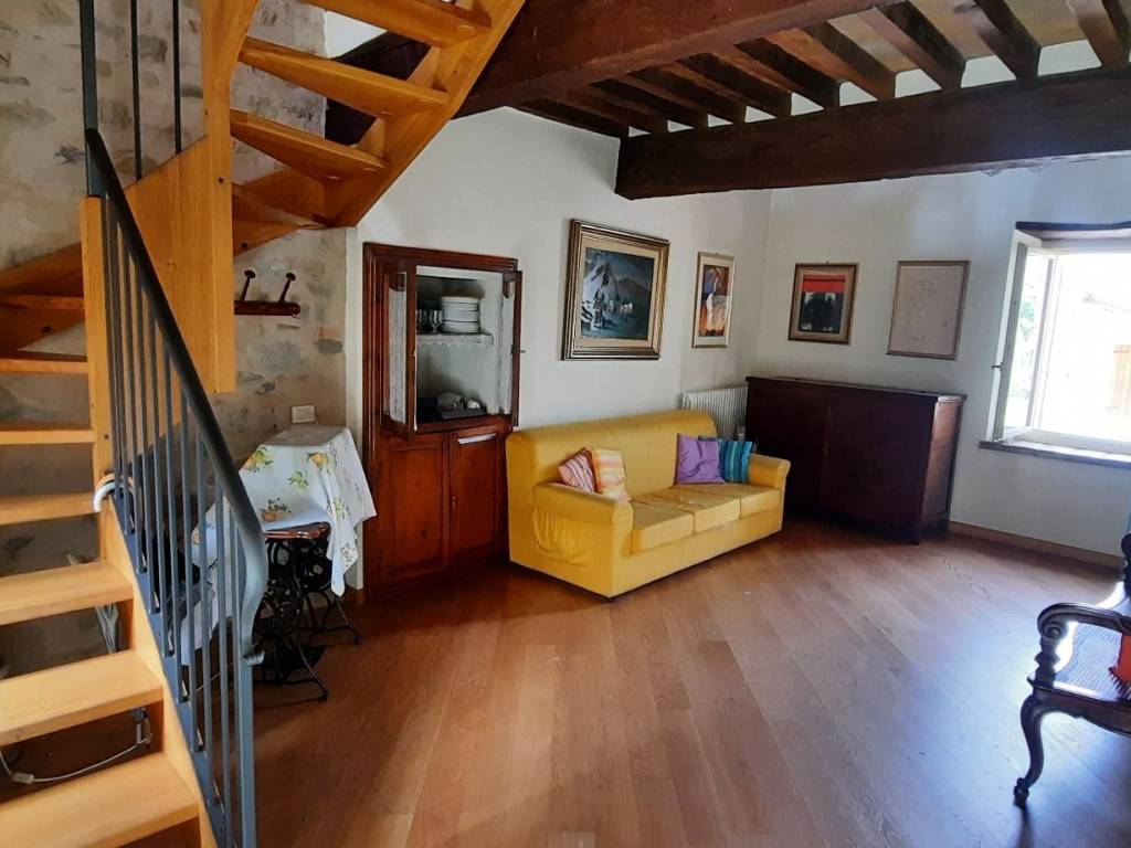 Casa indipendente a Canossa in Via Sottorio - Foto 2