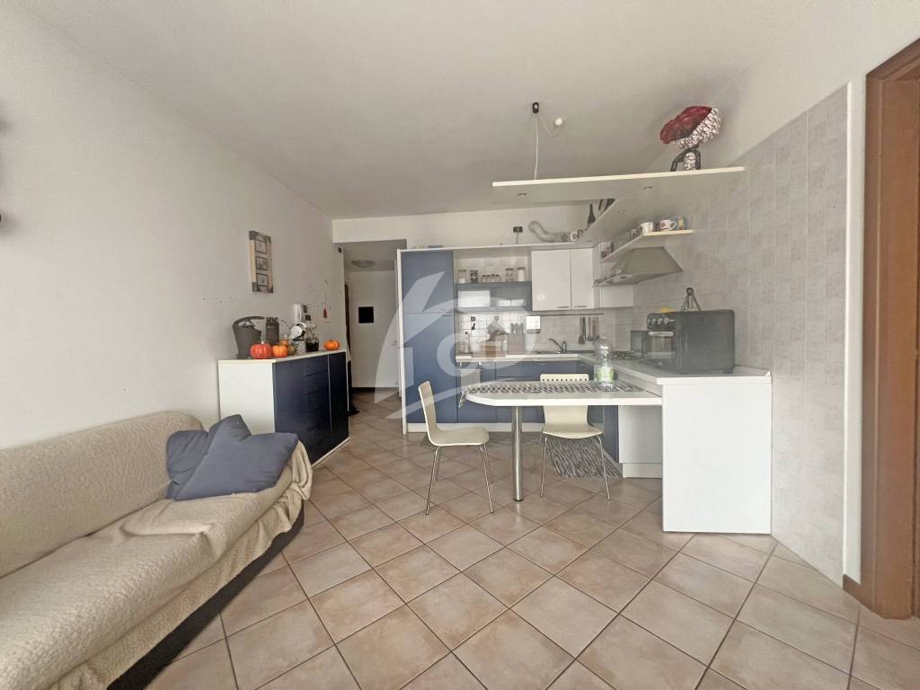 Appartamento a Laveno-mombello in VIA FABIO FILZI, 1 - Foto 3