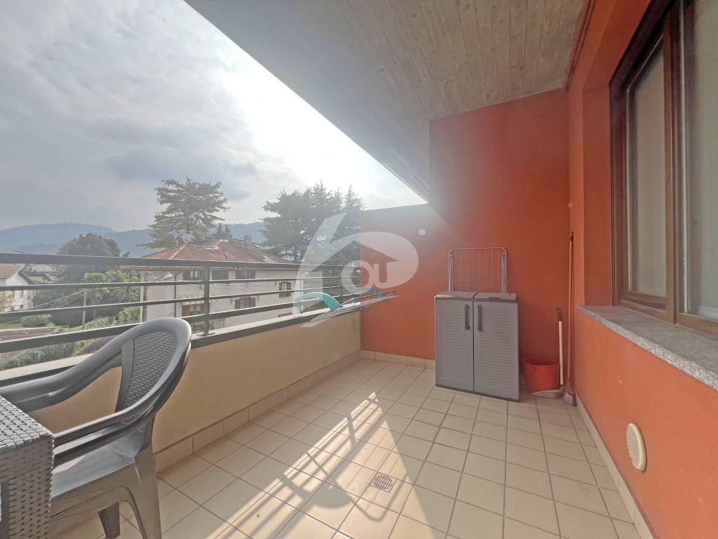 Appartamento a Laveno-mombello in VIA FABIO FILZI, 1 - Foto 4