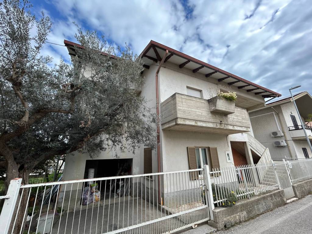 Villa a Tortoreto in Via della Repubblica - Foto 2