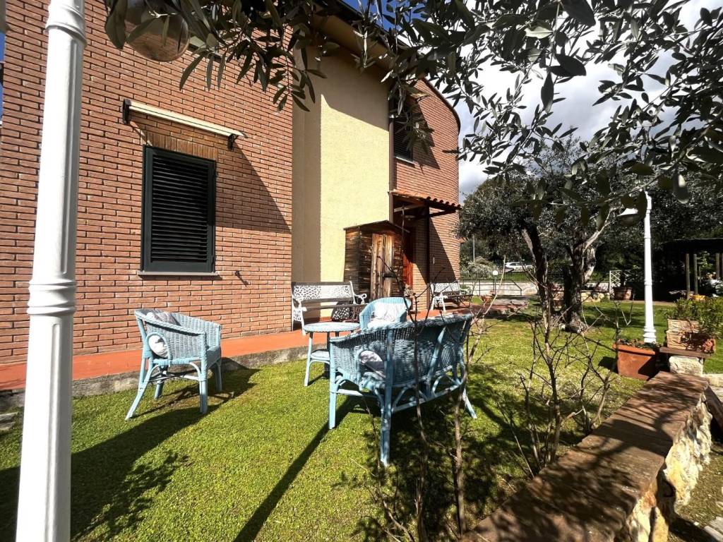 Villetta a schiera a Rosignano marittimo in Via E. de Nicola, - Foto 2