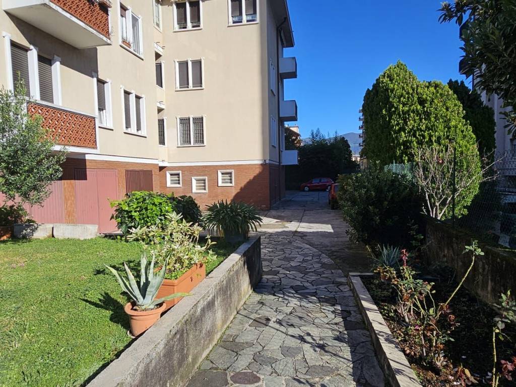 Appartamento a Brescia in Via Colonnello Alessandro Bettoni - Foto 3