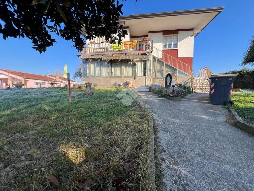 Villa a Campolongo maggiore in Via Basse, 48 - Foto 2