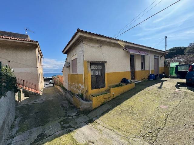 Appartamento a Messina in Strada Statale Orientale Sicula, 14 - Foto 2