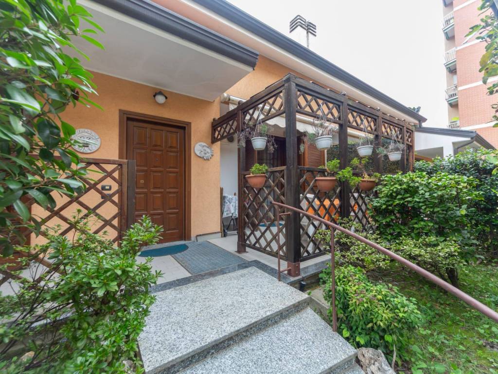 Villa a Garbagnate milanese in Via Marchese Corrado - Foto 2