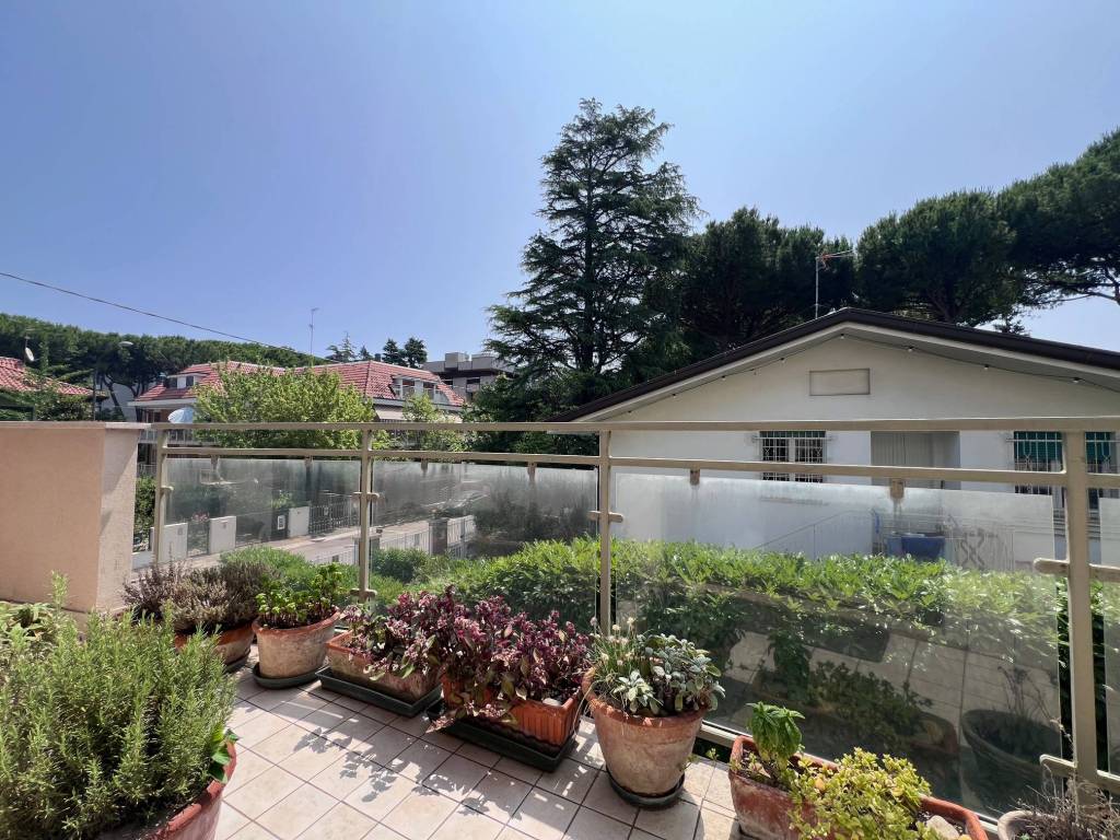 Appartamento a Riccione in Viale Pelmo, 1 - Foto 2