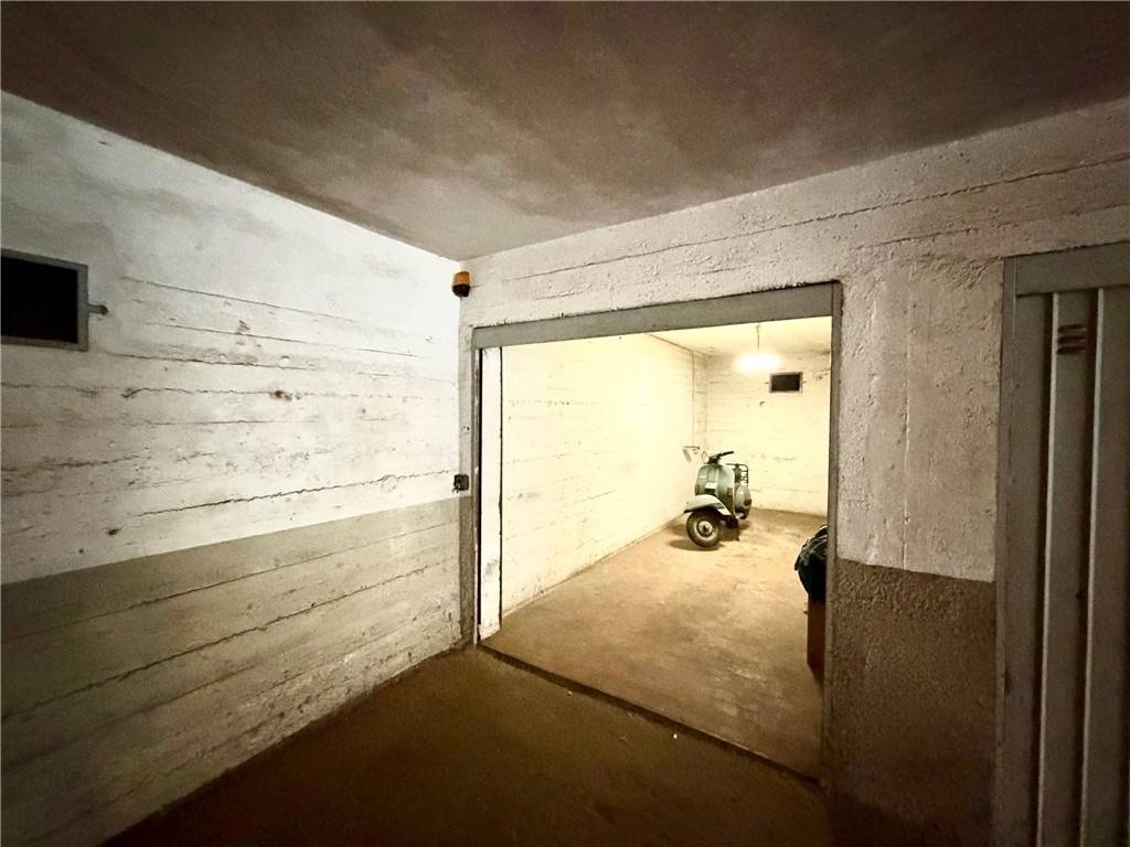 Box / garage a Scandicci in VIA UGO FOSCOLO 8A - Foto 3