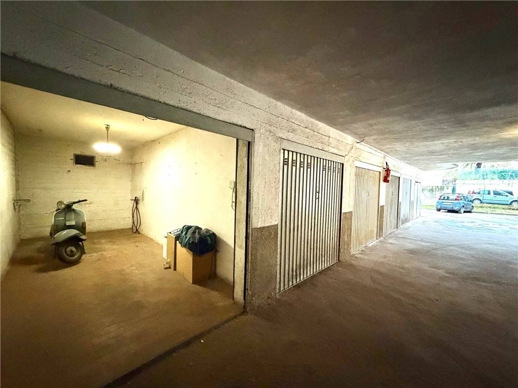 Box / garage a Scandicci in VIA UGO FOSCOLO 8A - Foto 4