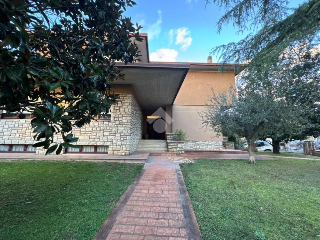 Villa a Assisi in Via Raffaello, 1 - Foto 2