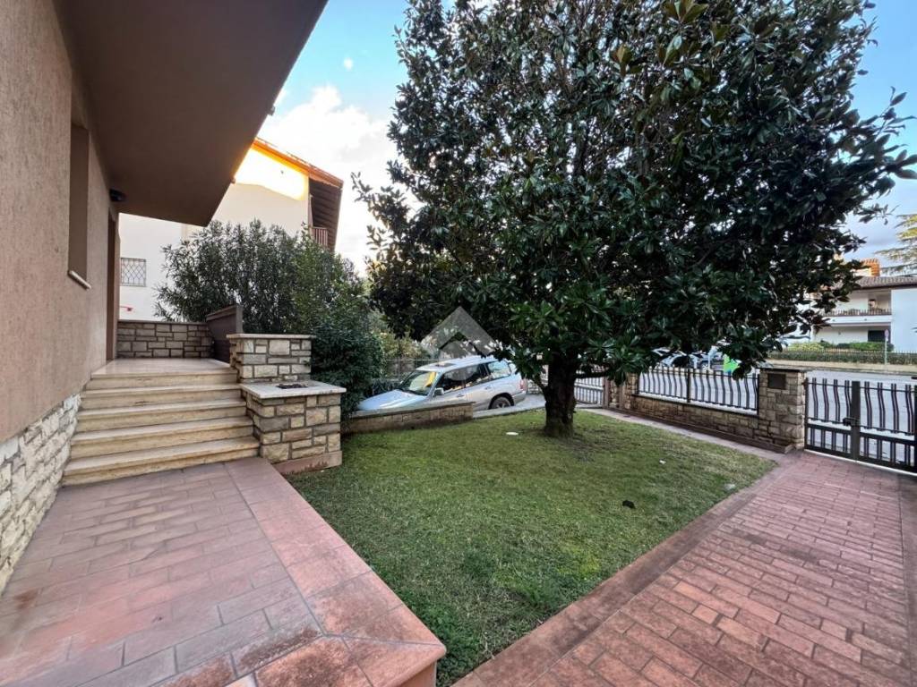 Villa a Assisi in Via Raffaello, 1 - Foto 3