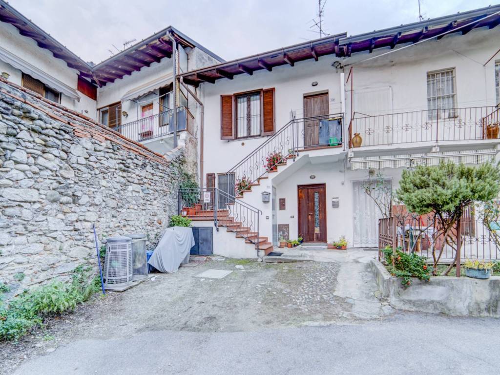 Appartamento a Somma lombardo in Via Vira, 12 - Foto 2