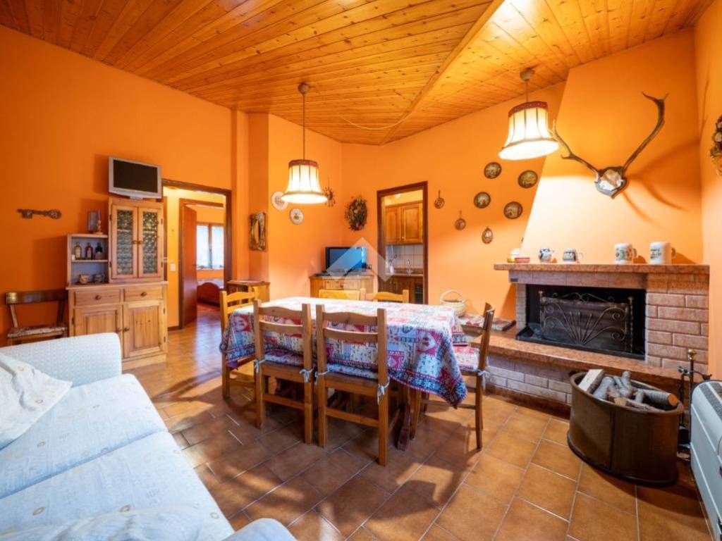 Appartamento a Bosco chiesanuova in Via Montemezzi, 40 - Foto 2