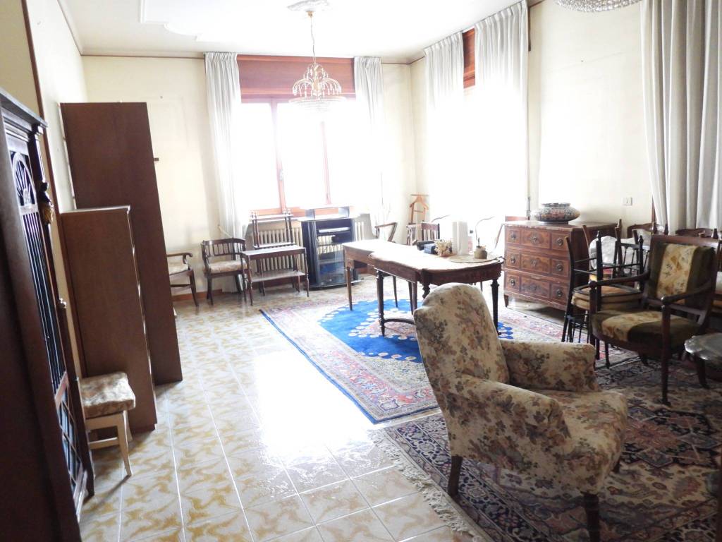 Villa a Borgomanero in Via Giovan Battista Curti - Foto 4