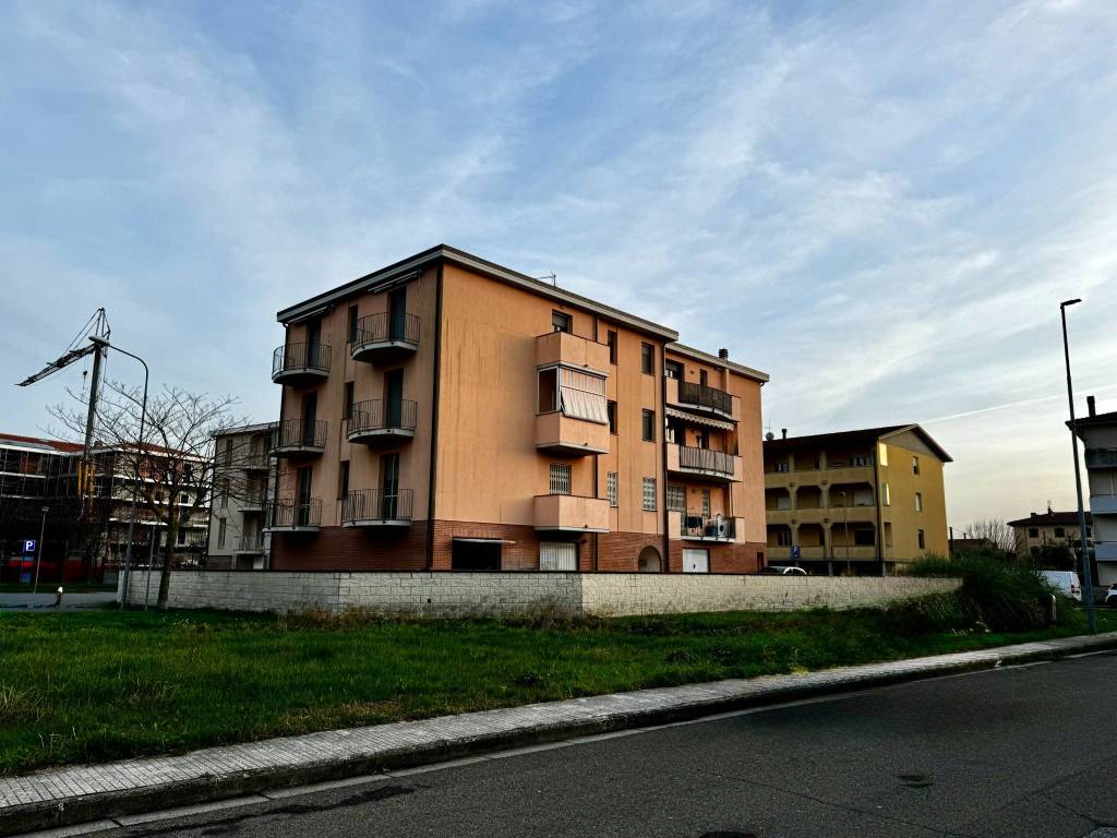 Appartamento a Cascina in Via Vittorio Bachelet - Foto 3