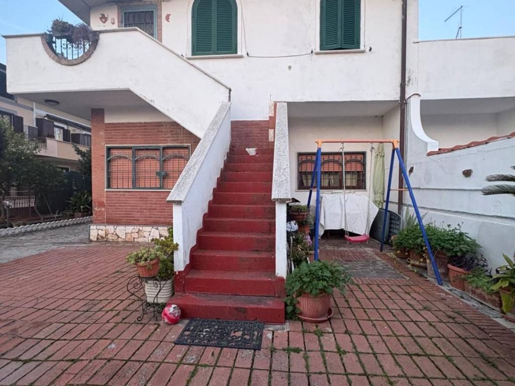 Appartamento a Pomezia in Via Empoli - Foto 2