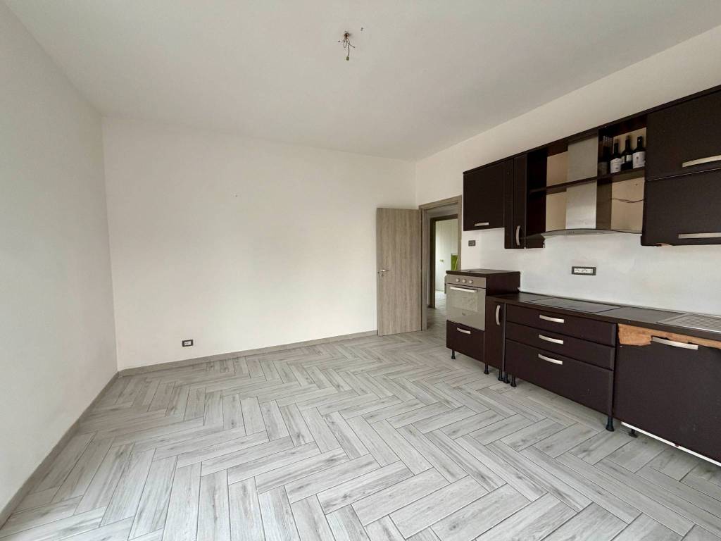 Appartamento a Saronno in Via Carso, 67 - Foto 3