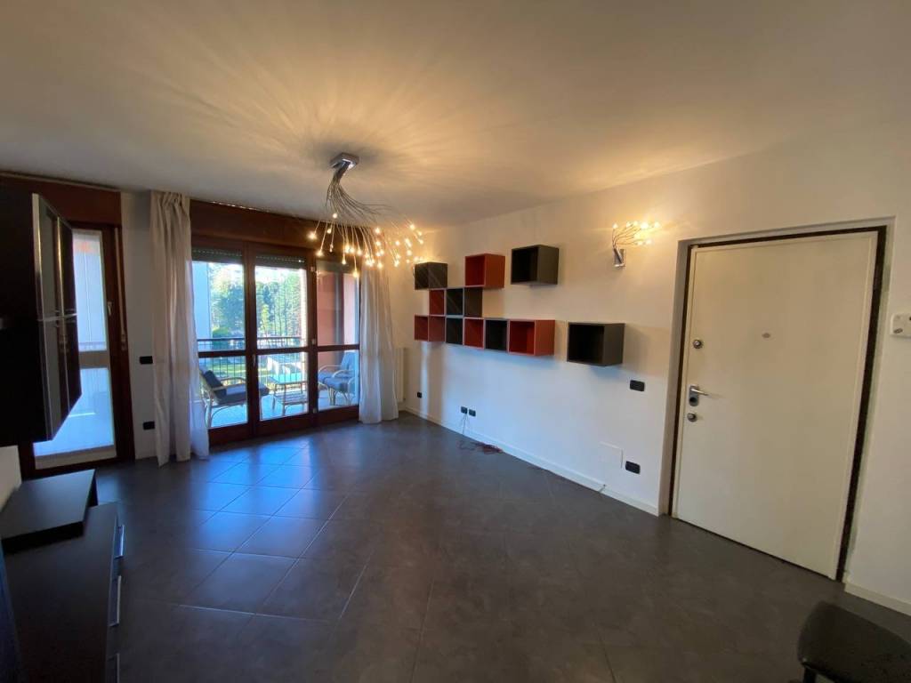 Appartamento a Saronno in Via Gioacchino Rossini, 4 - Foto 2