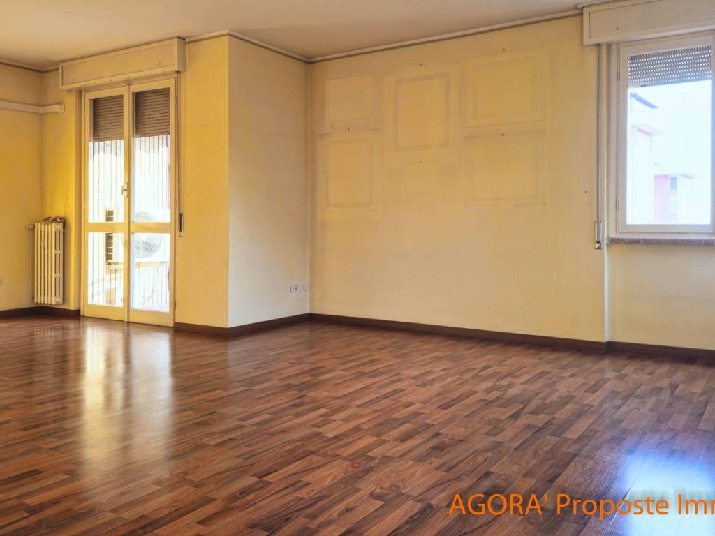 Appartamento a Angera in Via Giuseppe Mazzini, 17 - Foto 2