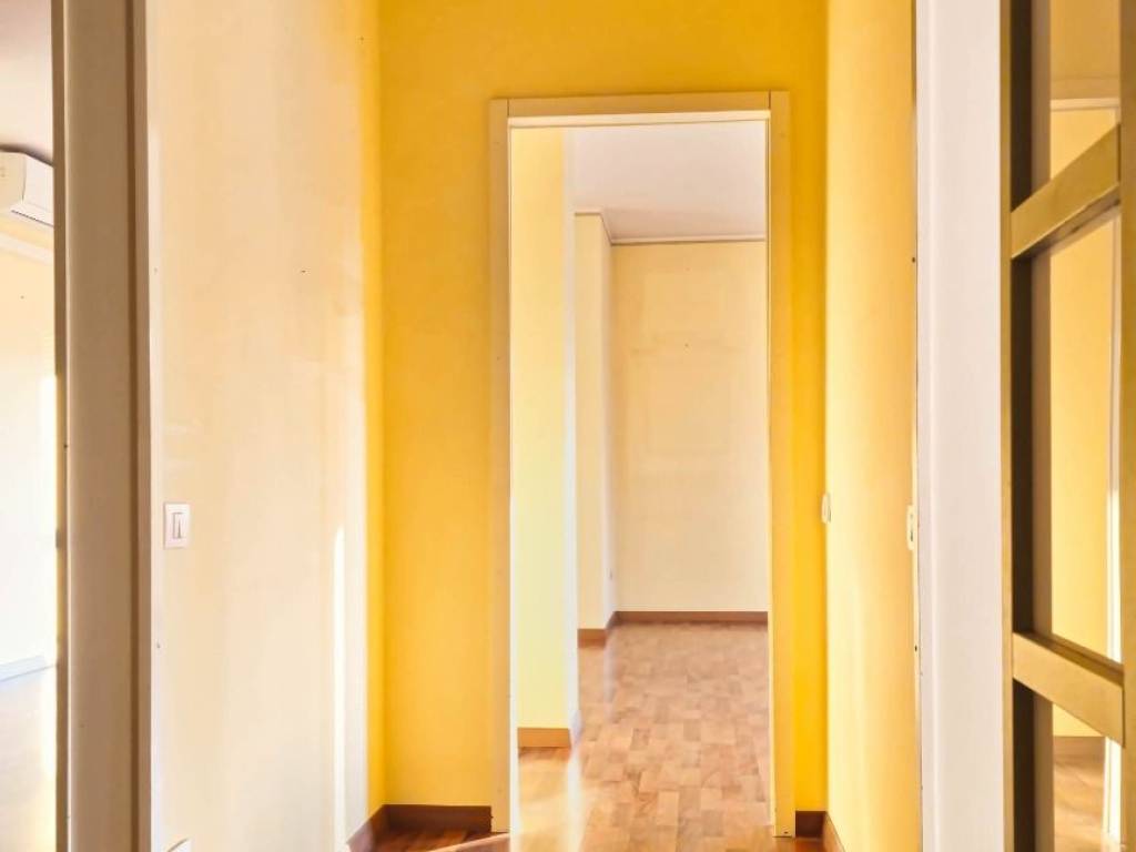 Appartamento a Angera in Via Giuseppe Mazzini, 17 - Foto 4