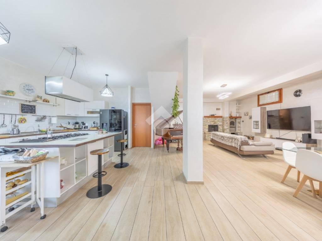 Villa a Fonte nuova in Via Marche, 121 - Foto 2