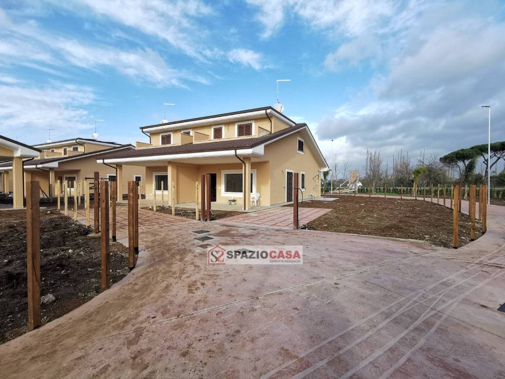 Villa a Ladispoli in Via della Luna - Foto 2