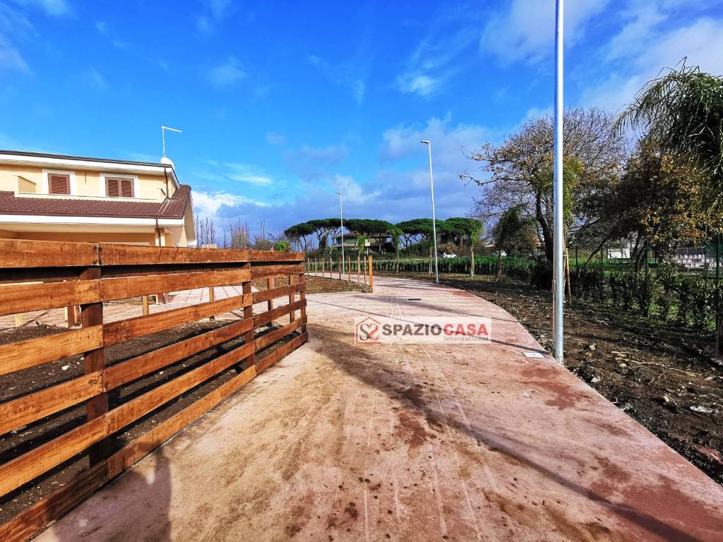 Villa a Ladispoli in Via della Luna - Foto 4