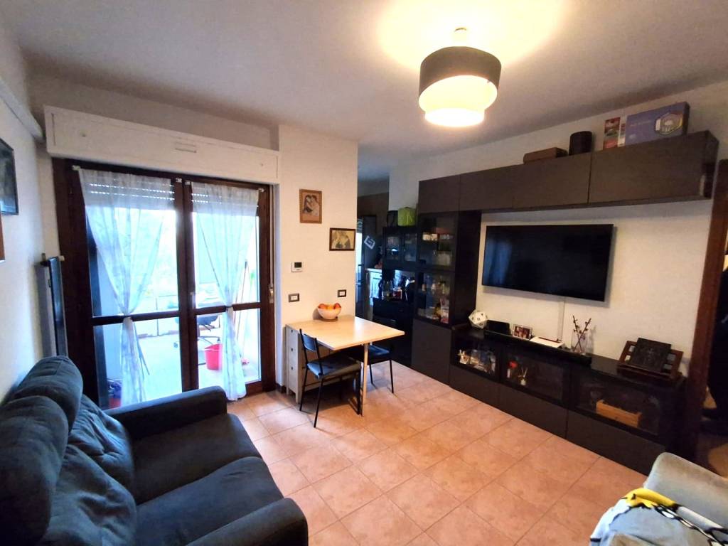 Appartamento a Pomezia in Viale delle Arti - Foto 2