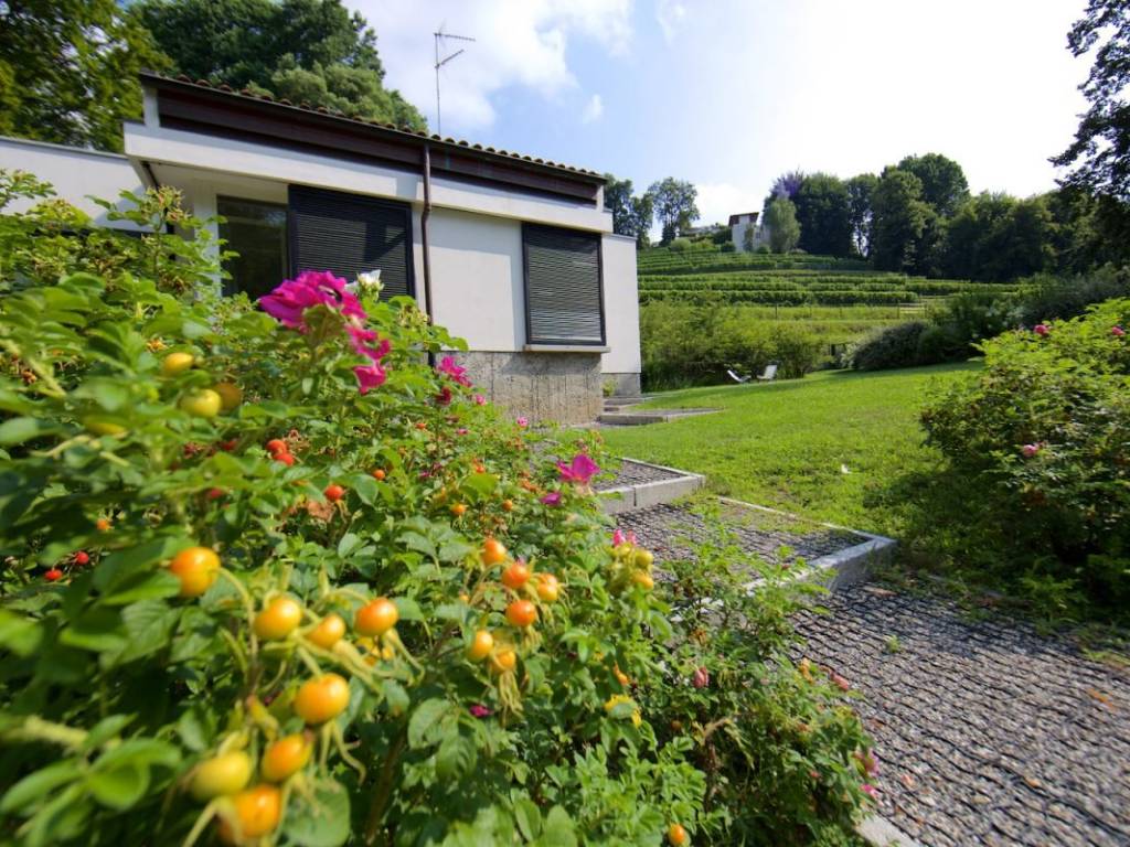 Villa a Azzate in Via Ugo Foscolo, 27 - Foto 4