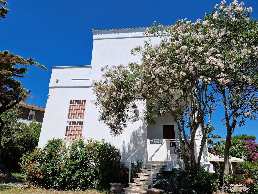 Villa a Fiumicino in Via Marina di Pisa, 37 - Foto 2