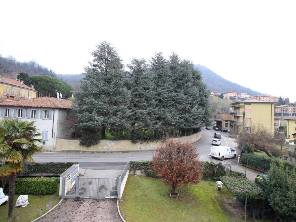 Attico / mansarda a Castello di brianza in Via Dante Alighieri - Foto 4