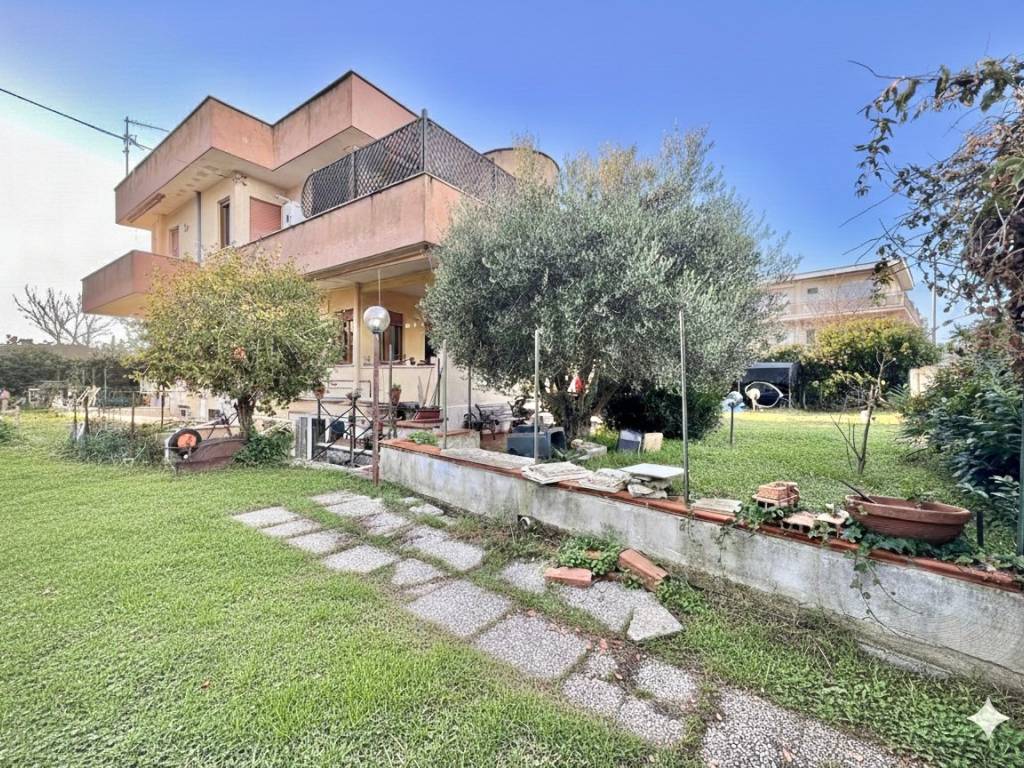 Villa a Nettuno in Via Maiella - Foto 4