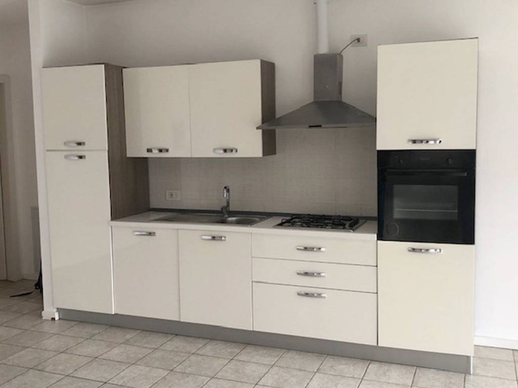Appartamento a Luino in Via Luigi Sbarra - Foto 2