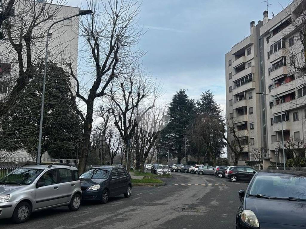 Box / garage a Rozzano in Via Massimo D'Azeglio, 21 - Foto 3