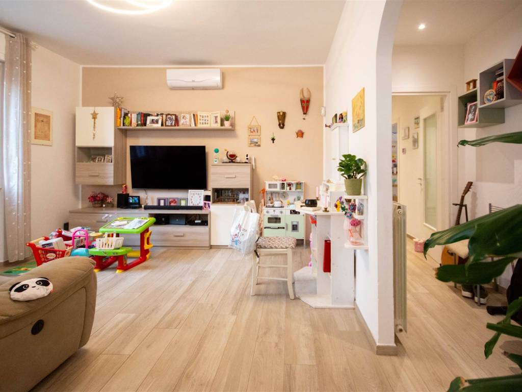 Appartamento a Cecina in Via Bernardo Spaventa, 5 - Foto 2