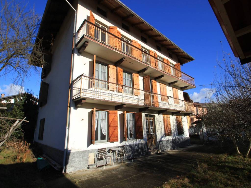 Villa a Miagliano in Via 4 Novembre, 4 - Foto 2