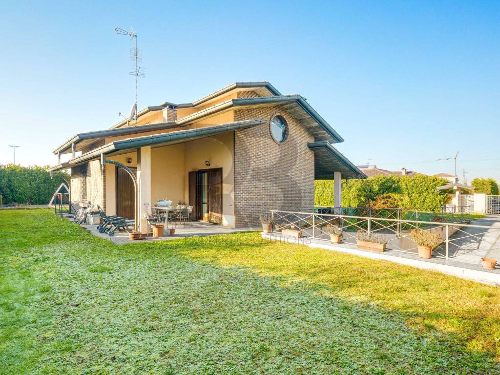 Villa a Cislago in Via Francesco Petrarca, 71 - Foto 3