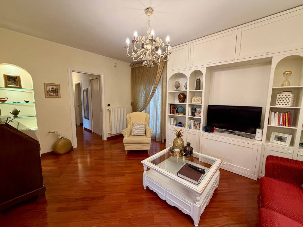 Appartamento a Bitetto in Via Giuseppe De Gennaro, 8 - Foto 2