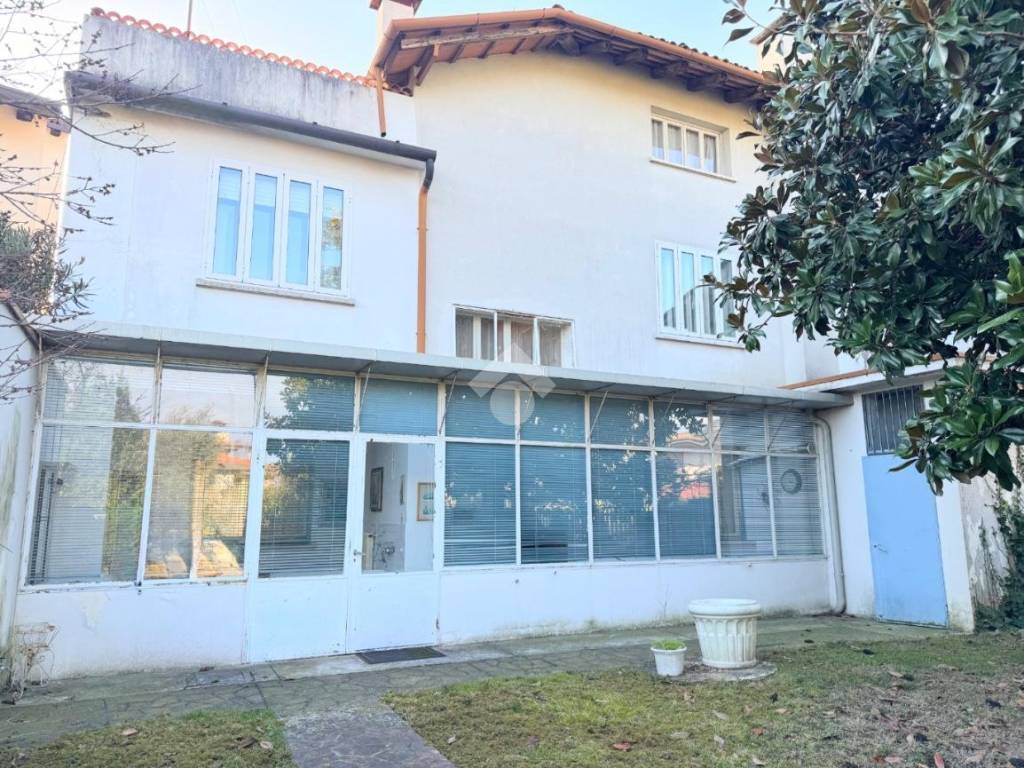 Villa a Codroipo in Viale F.A. Duodo, 103 - Foto 4