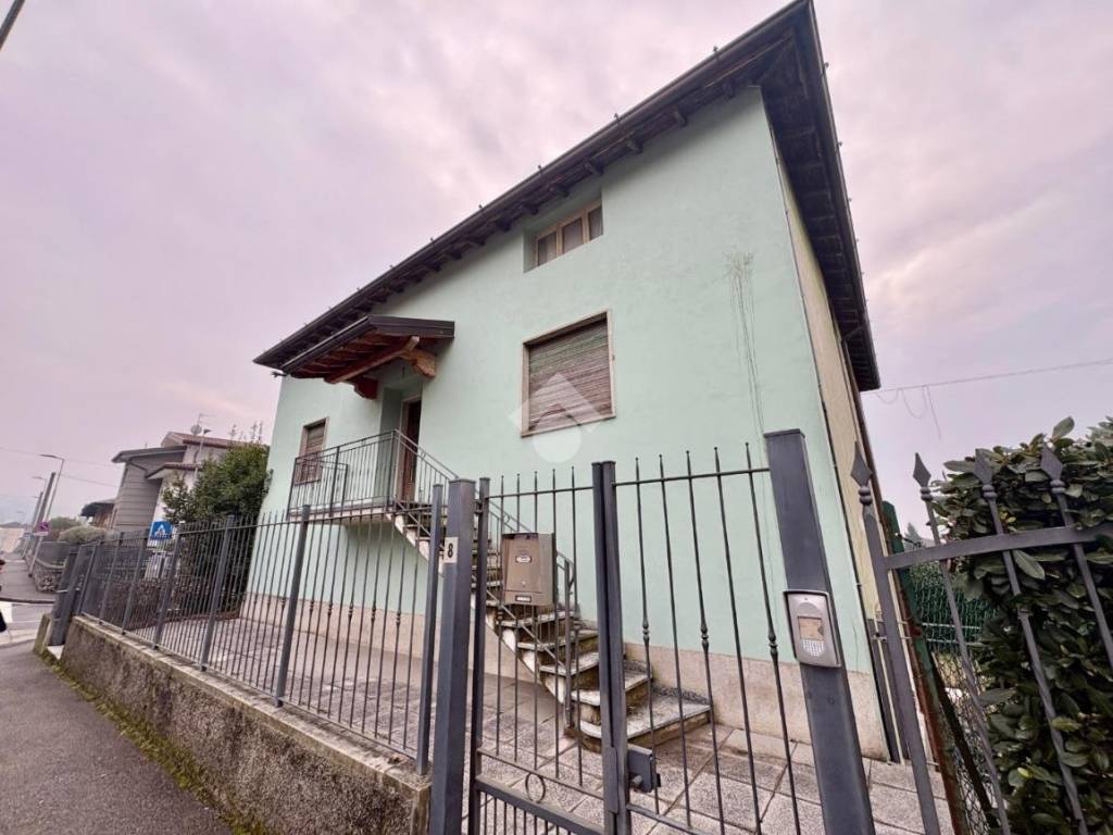 Casa indipendente a Gandino in Via Milano, 8 - Foto 2